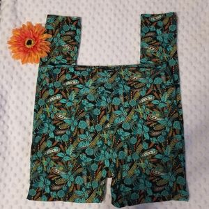 Tall and Curvy LuLaRoe Leggings